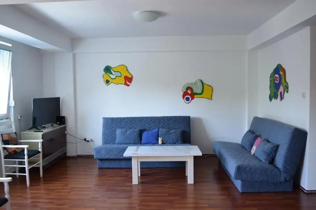 Two bedroom apartment near centre