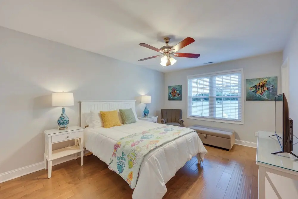 Townhome w/ 2 Decks: Walk to Ocean!