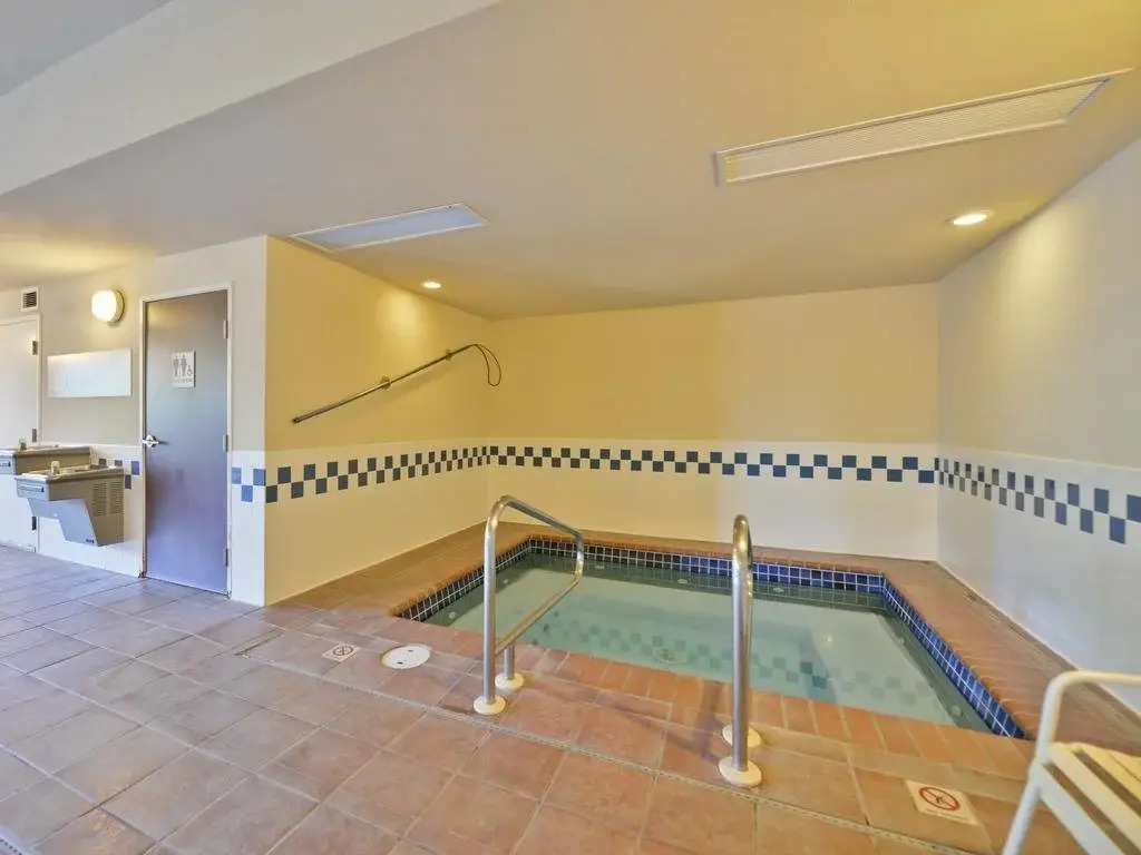 Clubhouse Inn