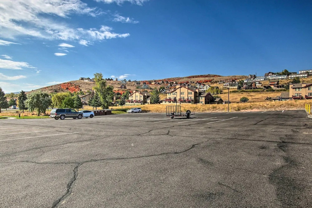 Garden City Condo w/ Pool Access by Bear Lake!