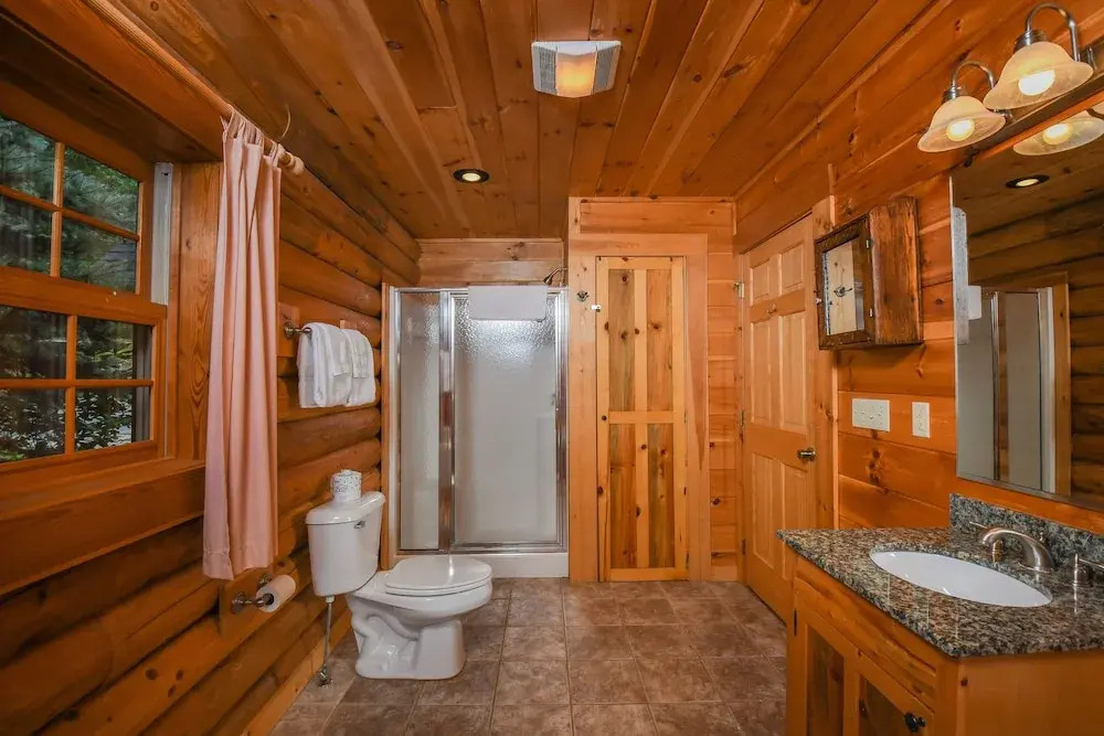Old Bruin's Den 4 Bedroom House