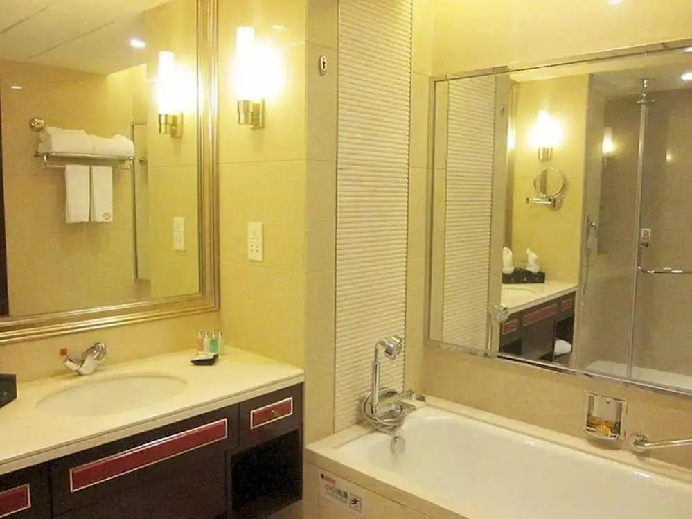 Golden Ray International Hotel