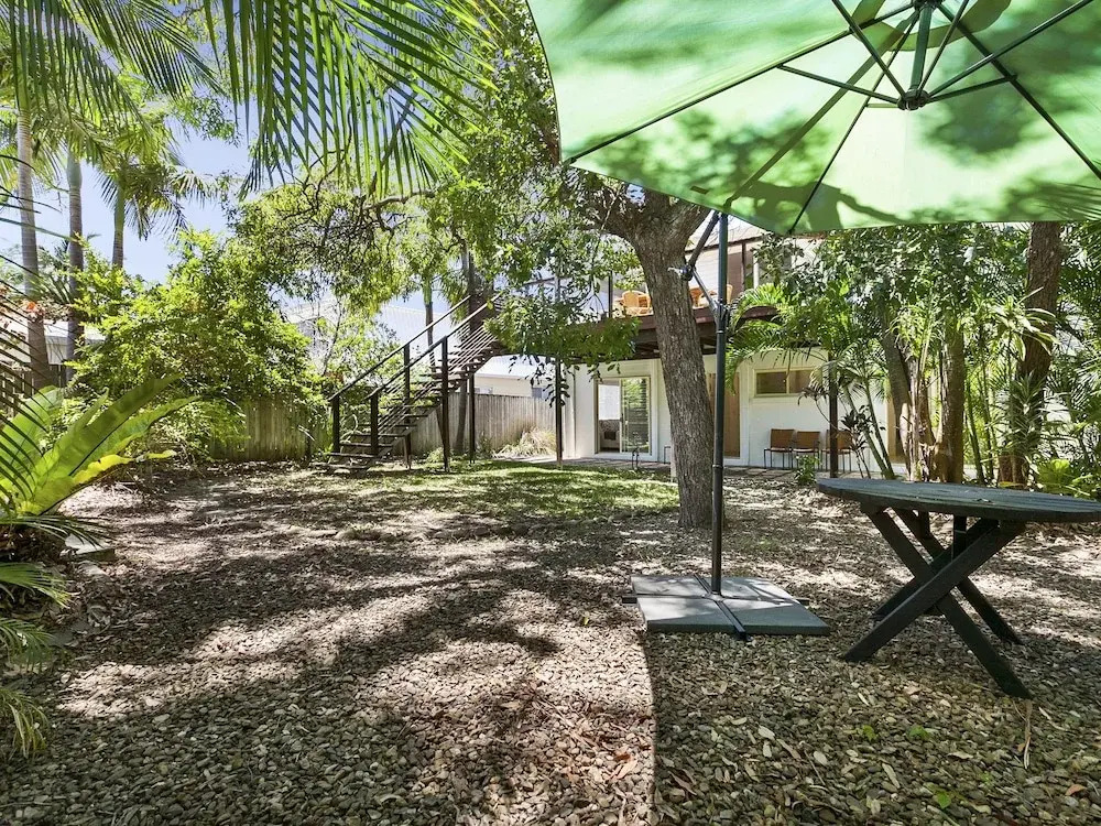 Stunning Sunshine Beach House in Prime Location - 31 Ferguson Street