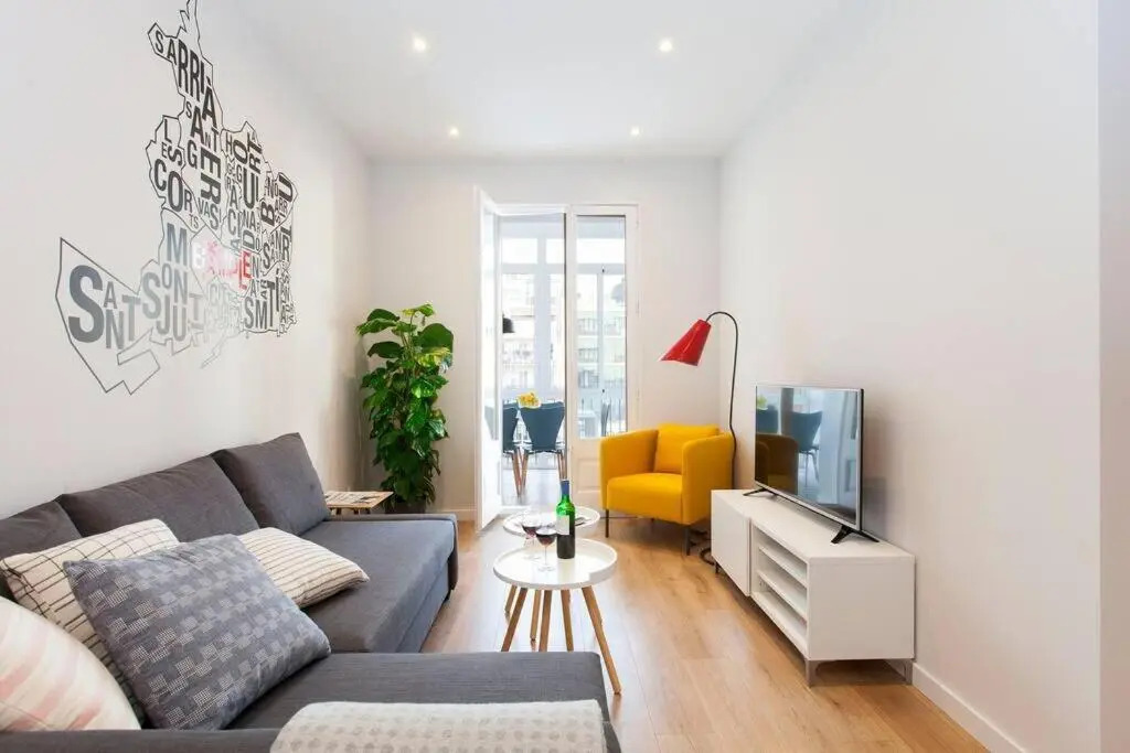 Perfectly located 4bed 4bath apartment in Barcelona 1 2