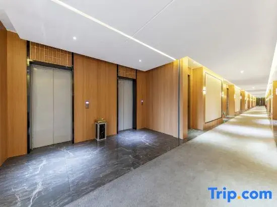 Ziyueqi Light Luxury Hotel (Meishan East Station Wanda Plaza)
