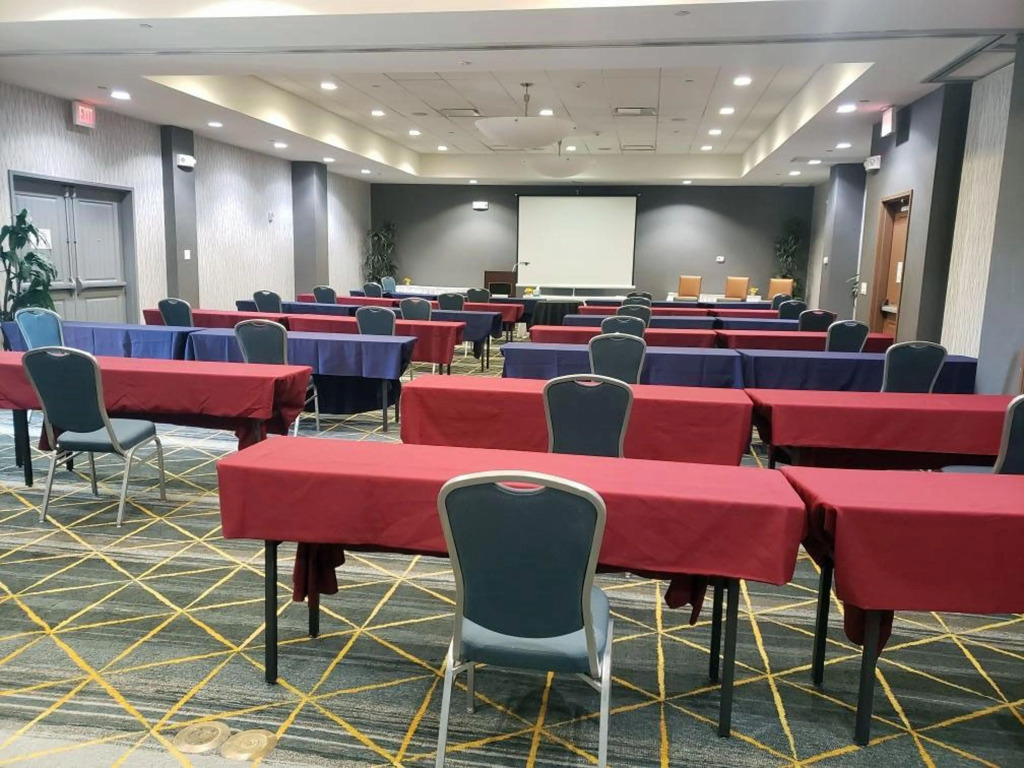 Holiday Inn & Suites Phoenix Airport by IHG