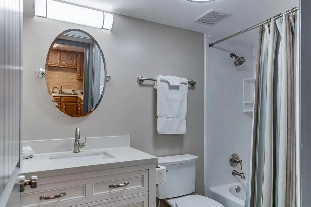 Gulf Tower 8b 2 Bedroom Condo by RedAwning