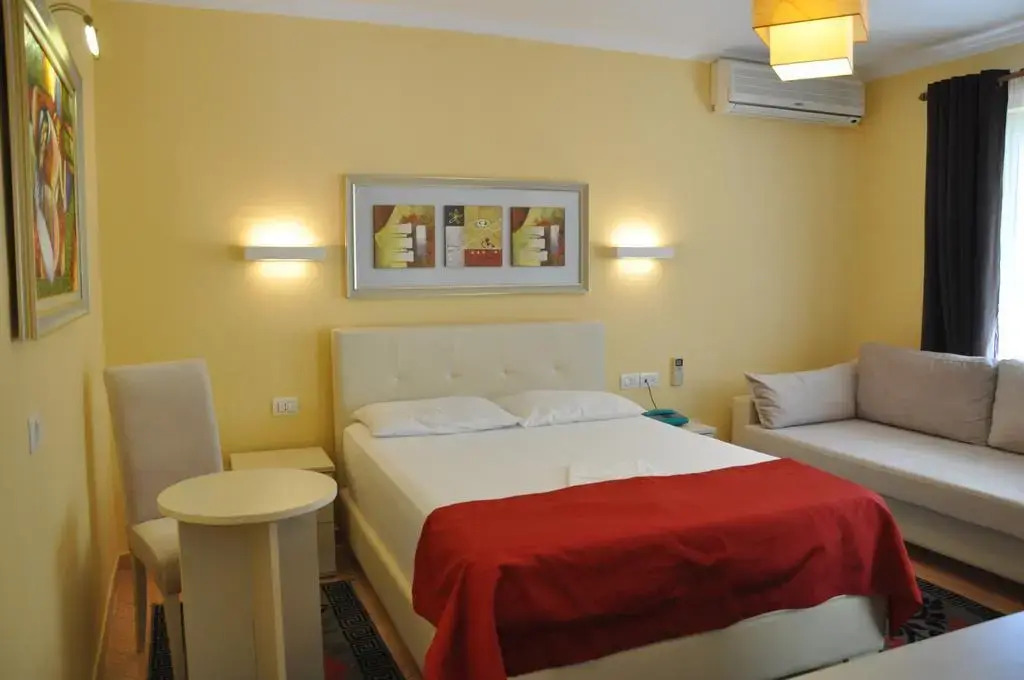 Hotel Pik Loti