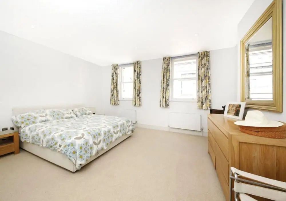 Modern 2 Bedroom House in Whitechapel