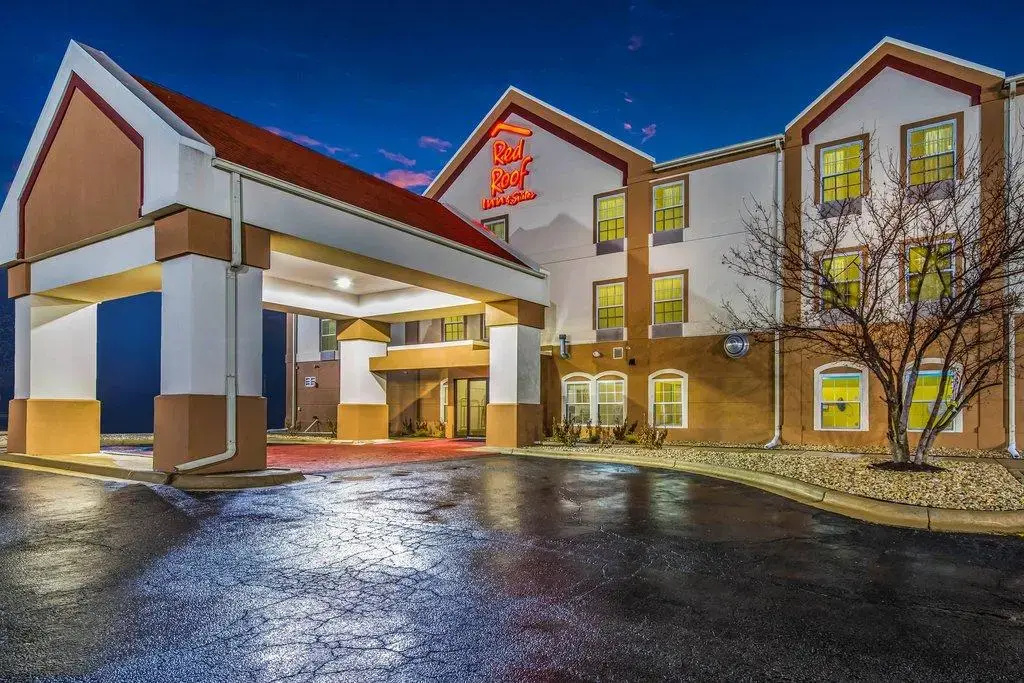 Econo Lodge Inn & Suites