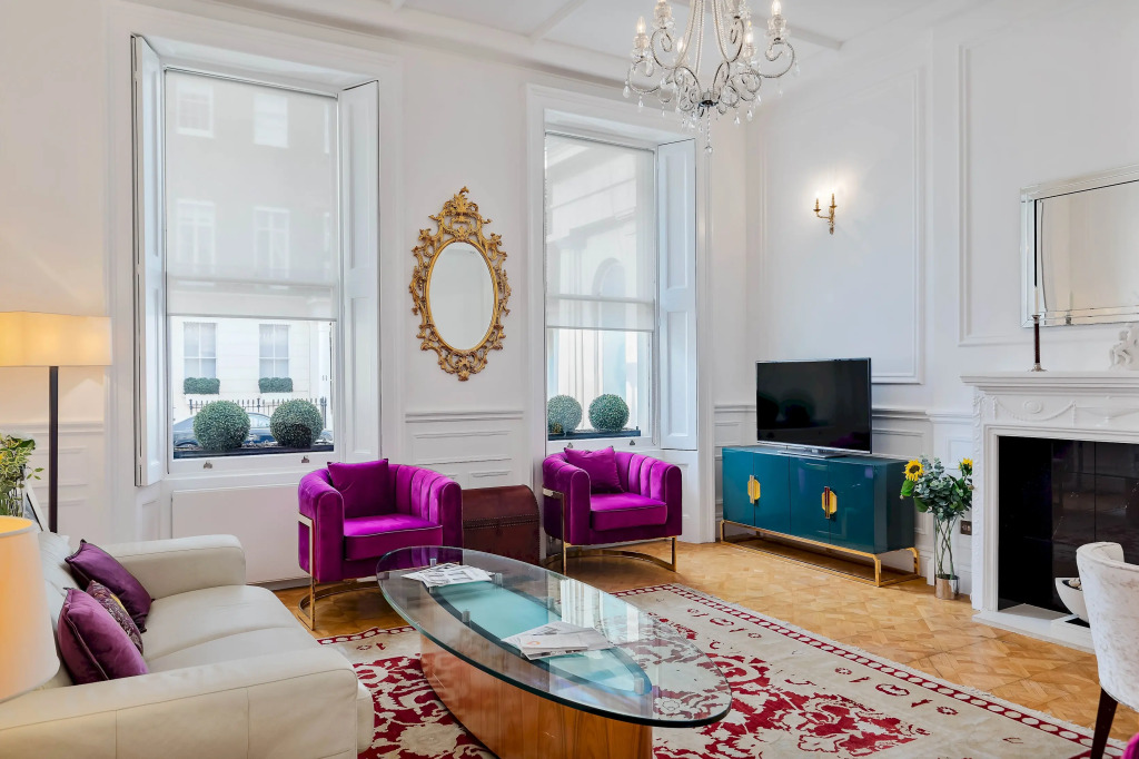 3-bed 3-bath with a private patio in Belgravia
