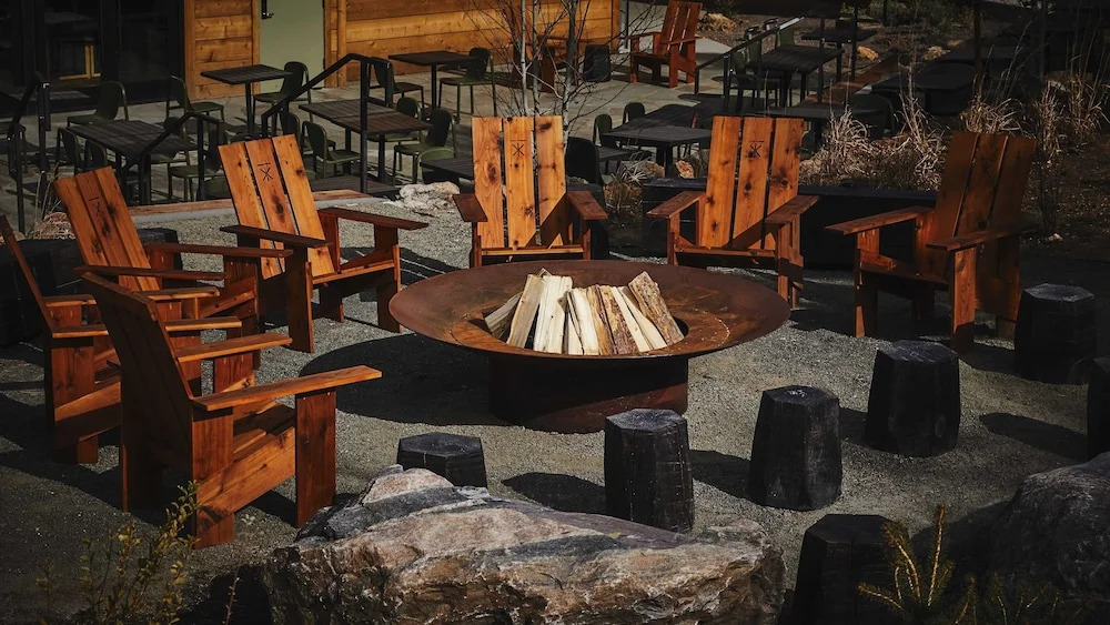 Trailhead Lodge