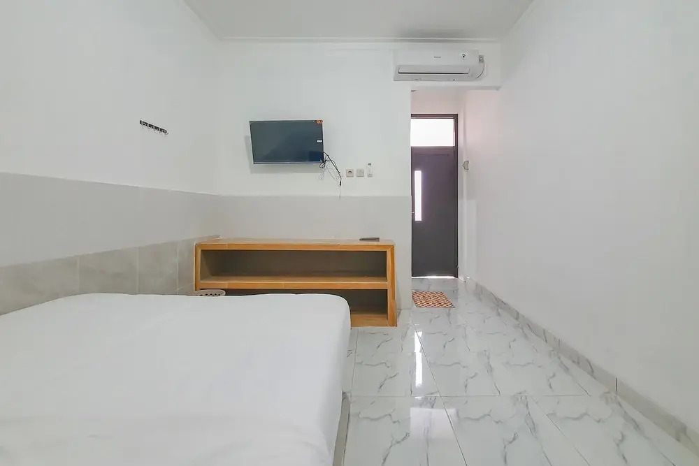 Urbanview Aurel House Cirebon