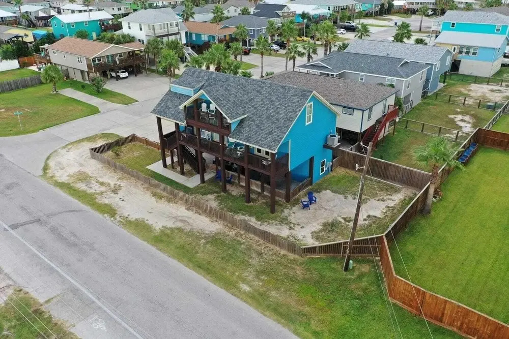 Sleeps 22 2 Homes w/ Private Pool, Game Room, Nature Views 7 BDR Avantstay