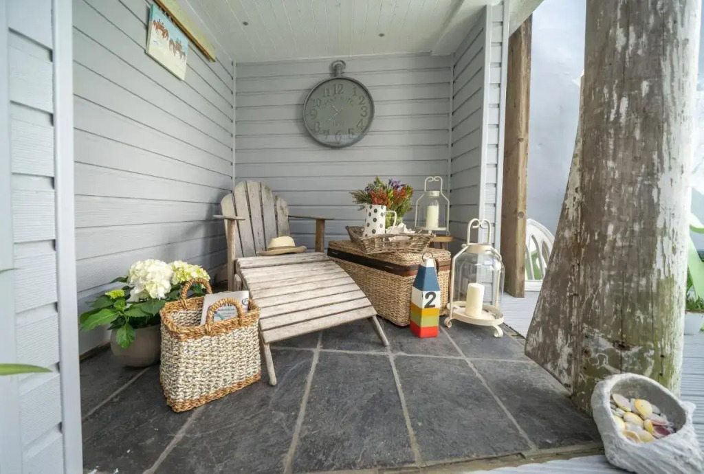 Pier House