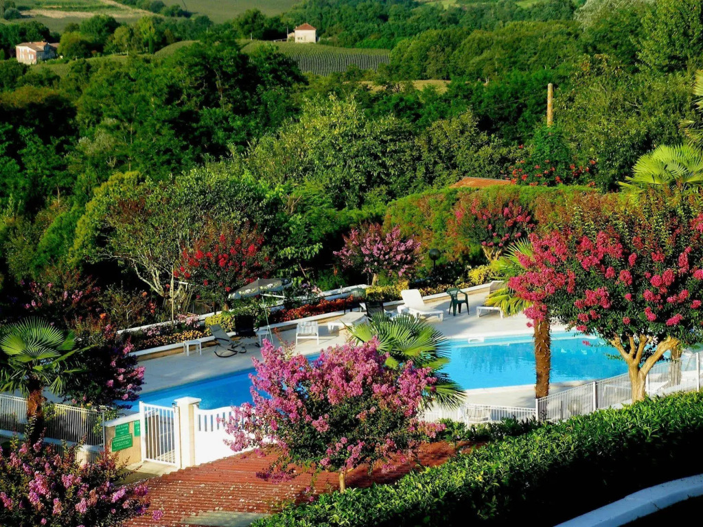 Logis Hôtel & Restaurant Aux Tauzins