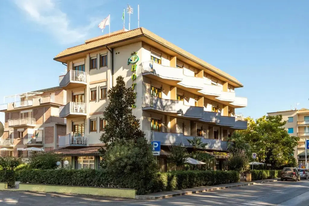 Hotel Parco dei Pini - 100mt dal Mare