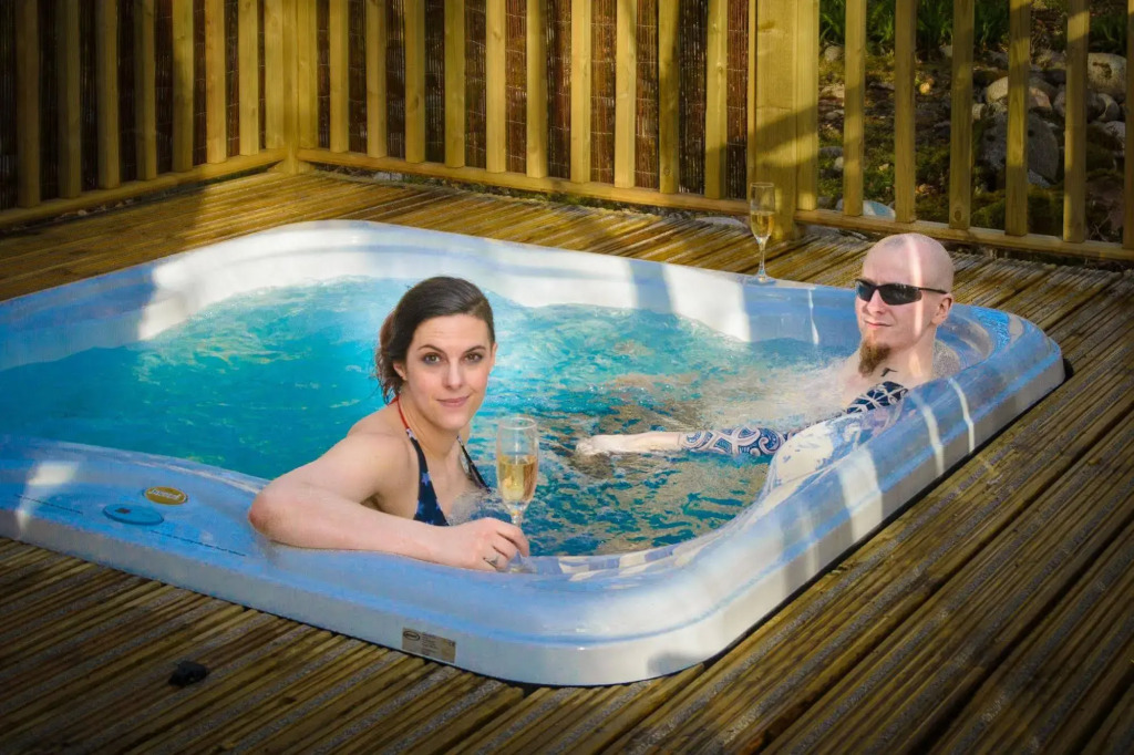 RiverBeds - Luxury Wee Lodges with Hot Tubs
