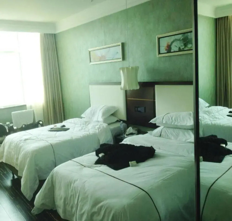 Leju Hotel (Jiaozuo Dongfanghong Square)