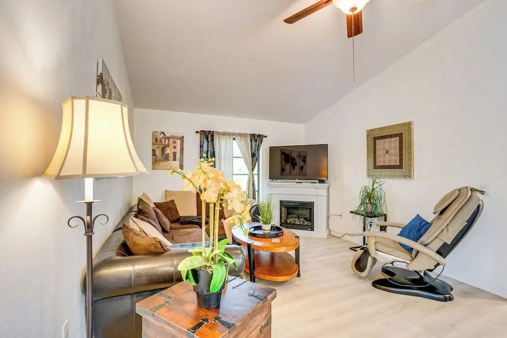 8 Mi Beach: Beautiful Oasis w/ Saltwater Pool
