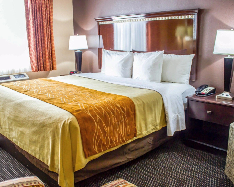 Travelodge by Wyndham Ozone Park
