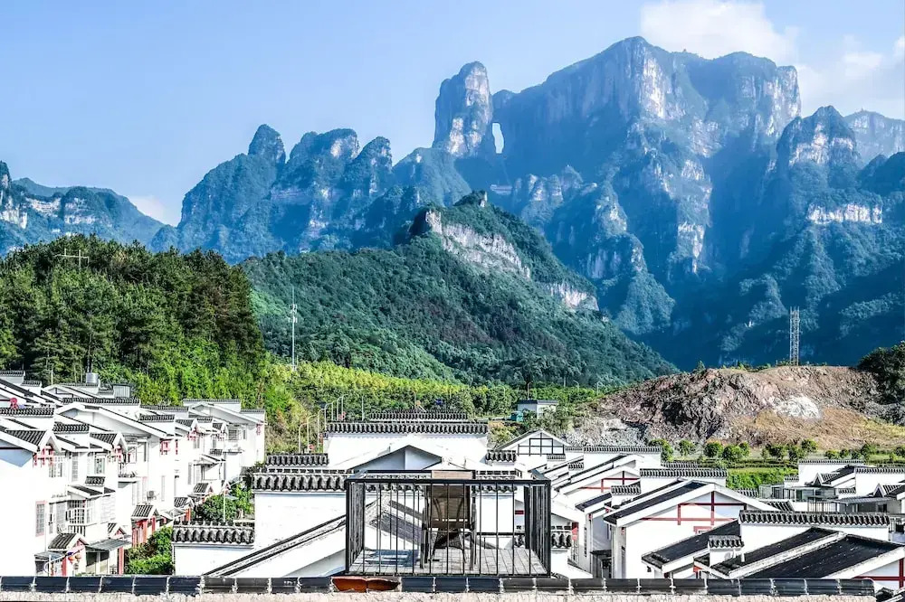 Tianmen Boutique Hotel-Free pickup from Tianmenshan-English services-Near the Tianmen Cableway