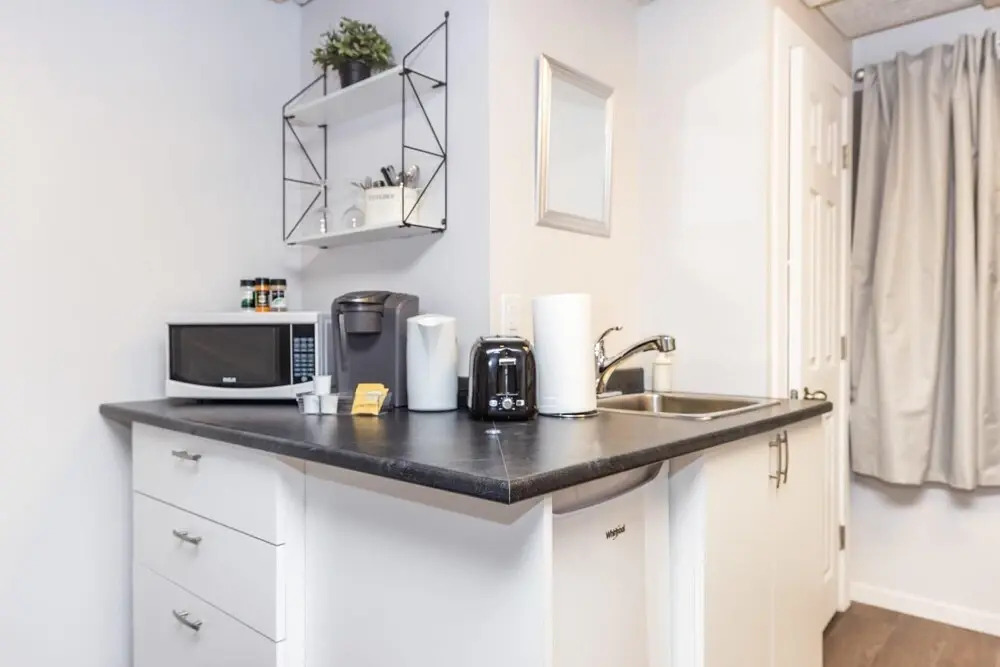 King Bed Studio Apartment - Near Chinatown