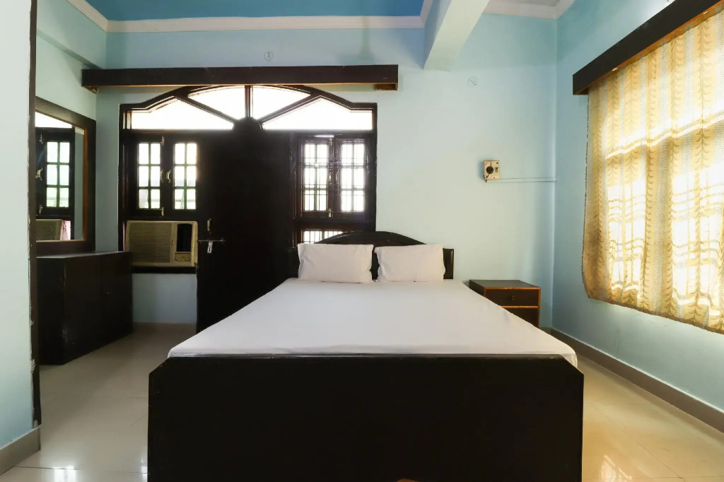 Satkar Guest House by OYO Rooms