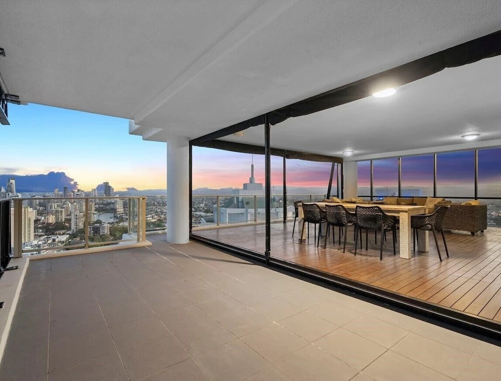Cavill Avenue Private Apartments