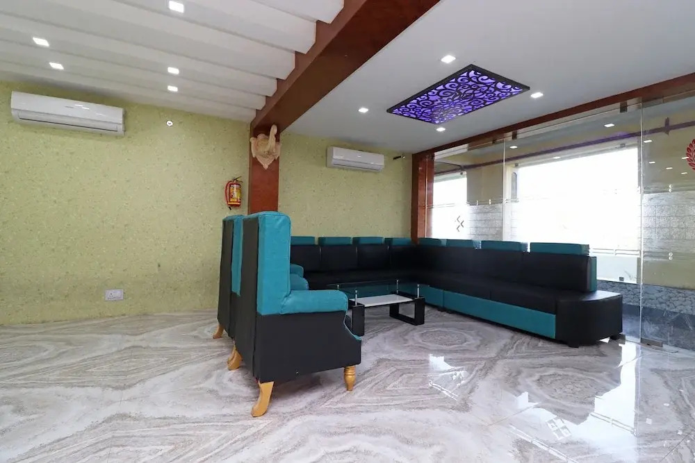 Capital O 30565 Pabitra Royal Regency