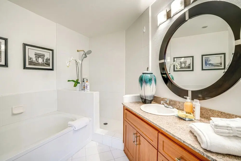 Luxe Condo w/ Private Patio & Perks in Emeryville!