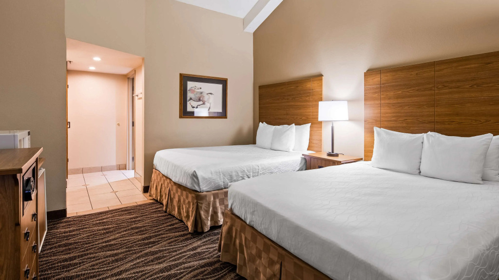 Best Western Plus Saddleback Inn & Conference Center