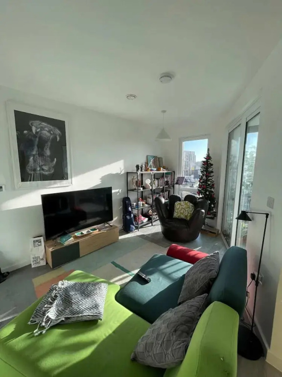 Bright 1BD Flat W/balcony - Heart of Brixton!