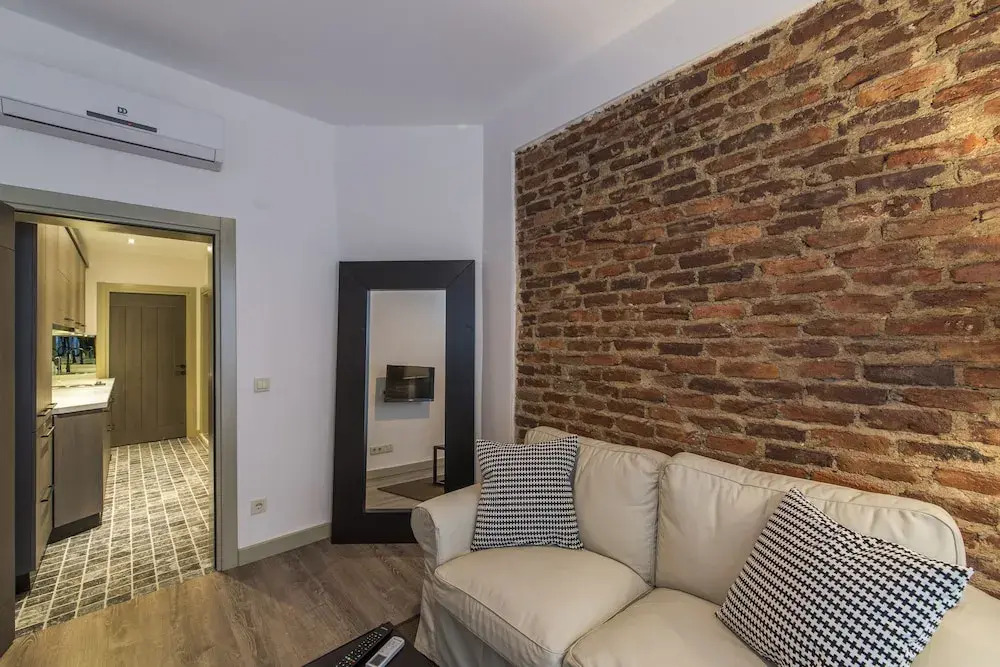 G Flats & Serviced Apartments - Adult Only