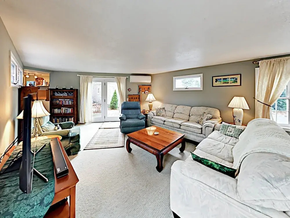 Family-friendly 3br, Steps To Long Pond 3 Bedroom Home