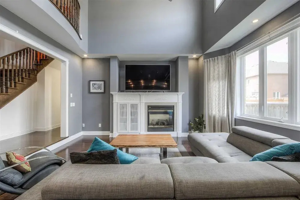 Spacious Family Haven: Modern 4-bedroom Luxury Home