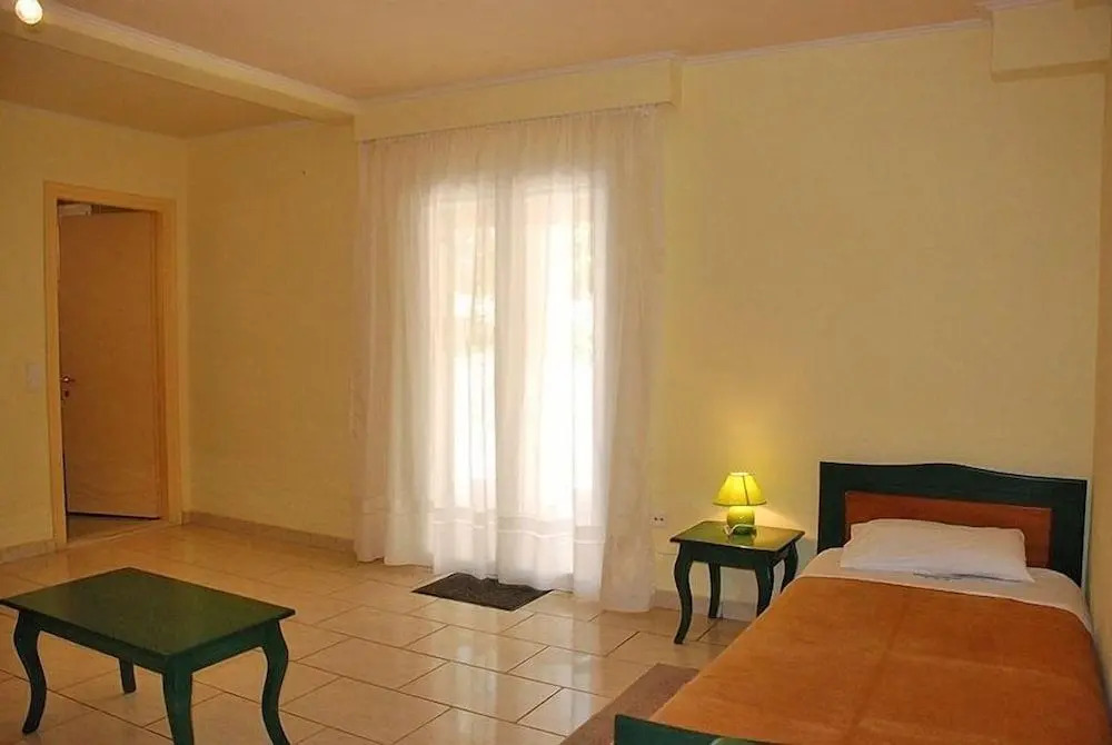 Paramonas Hotel