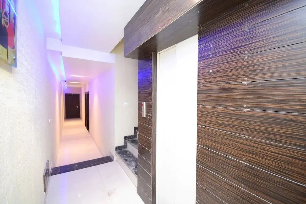 Collection O Hotel Platinum Inn And Suites
