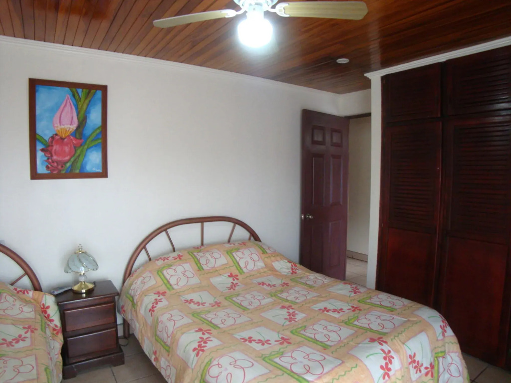 Hotel La Guaria Inn & Suites