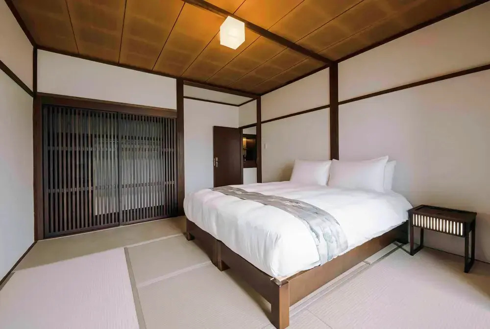 Sunshine Hakuba Ski-to-door by JAMSZ ROYALE