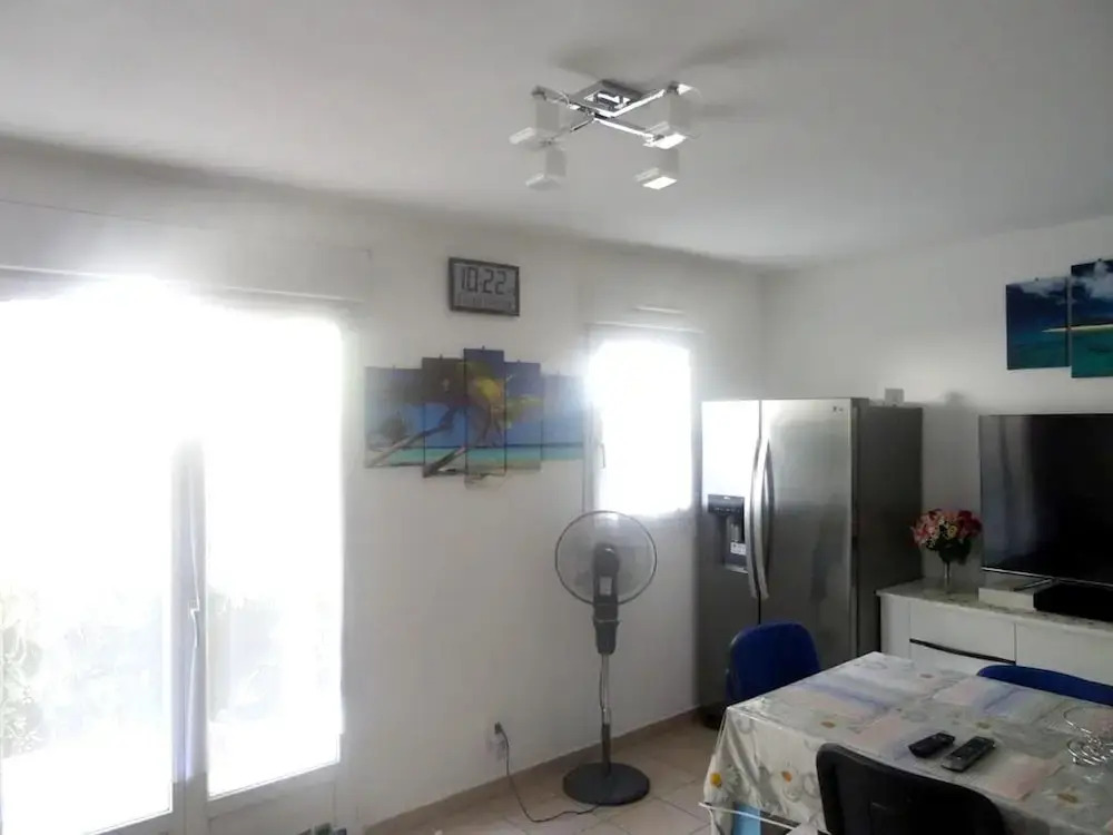 Apartment With 2 Bedrooms in Villeneuve-lès-avignon, With Pool Access,