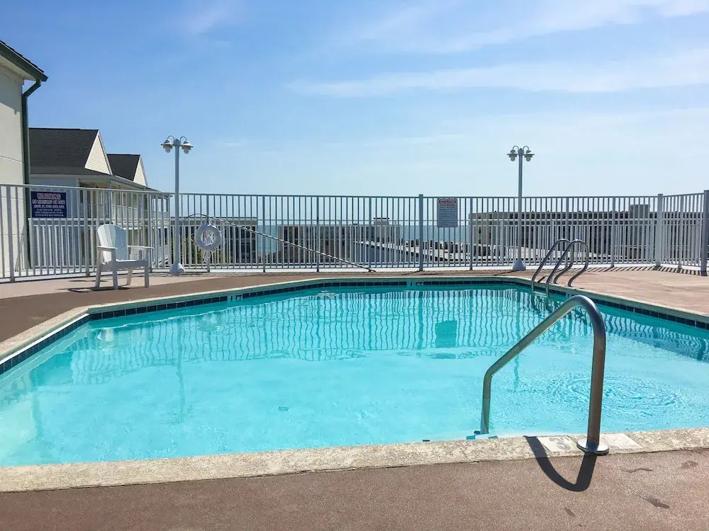 New Listing! Ocean-view W/ Rooftop Pool 4 Bedroom Condo