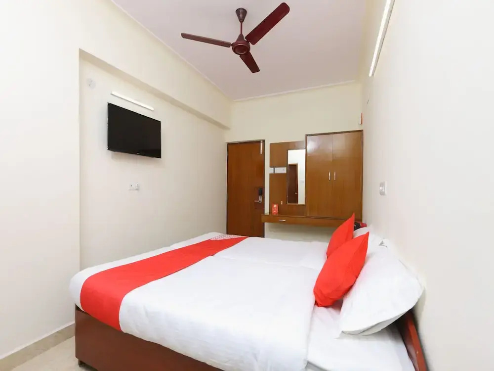 OYO 11433 Kishore Inn