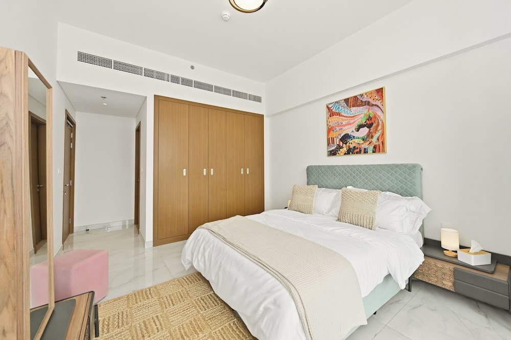 Bloomfields Modern 1BR in Azizi Vista