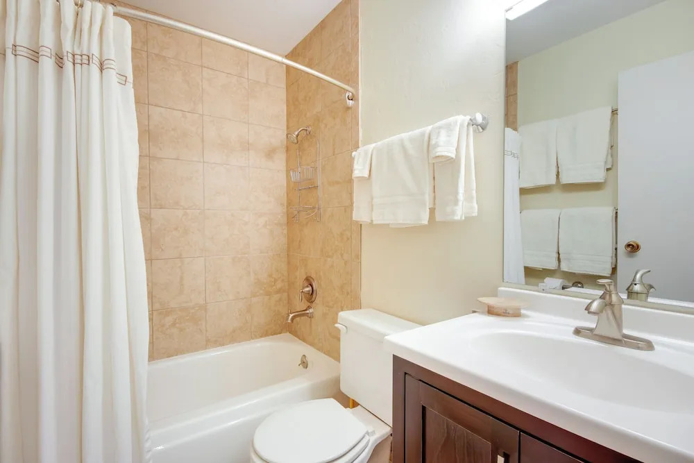 Cozy Condo w/ Balcony - Near Big Sky Resort!