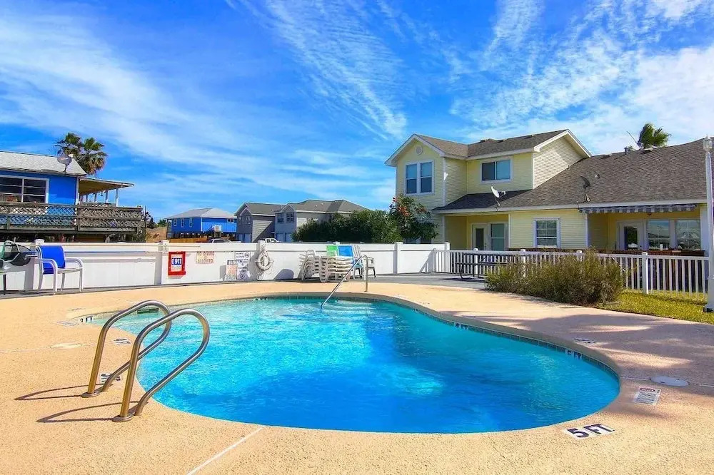 Lazy Pelican - Two Bedroom Townhome