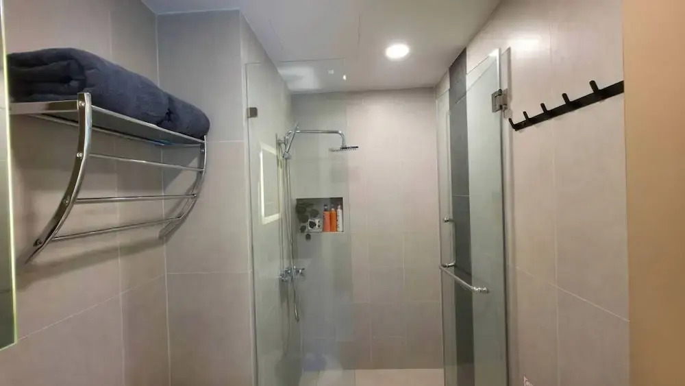 Room-a301- 1 Bedroom Corner Condo Forest