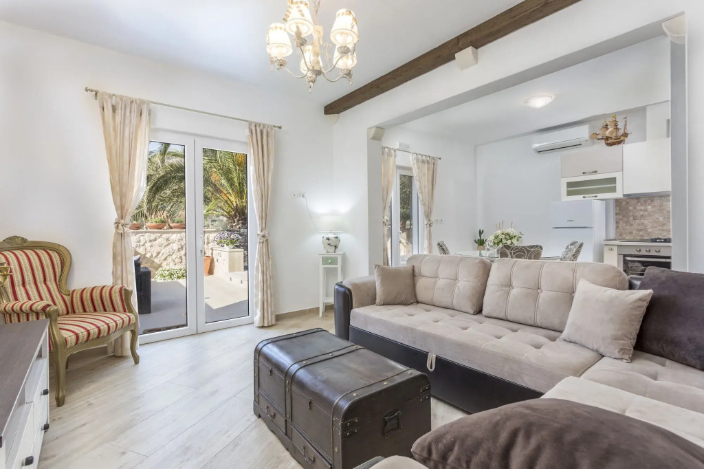 Villa Capitis in the Centre - Private Pool Villa & Balcony Apartment with Spectacular View-No Pool