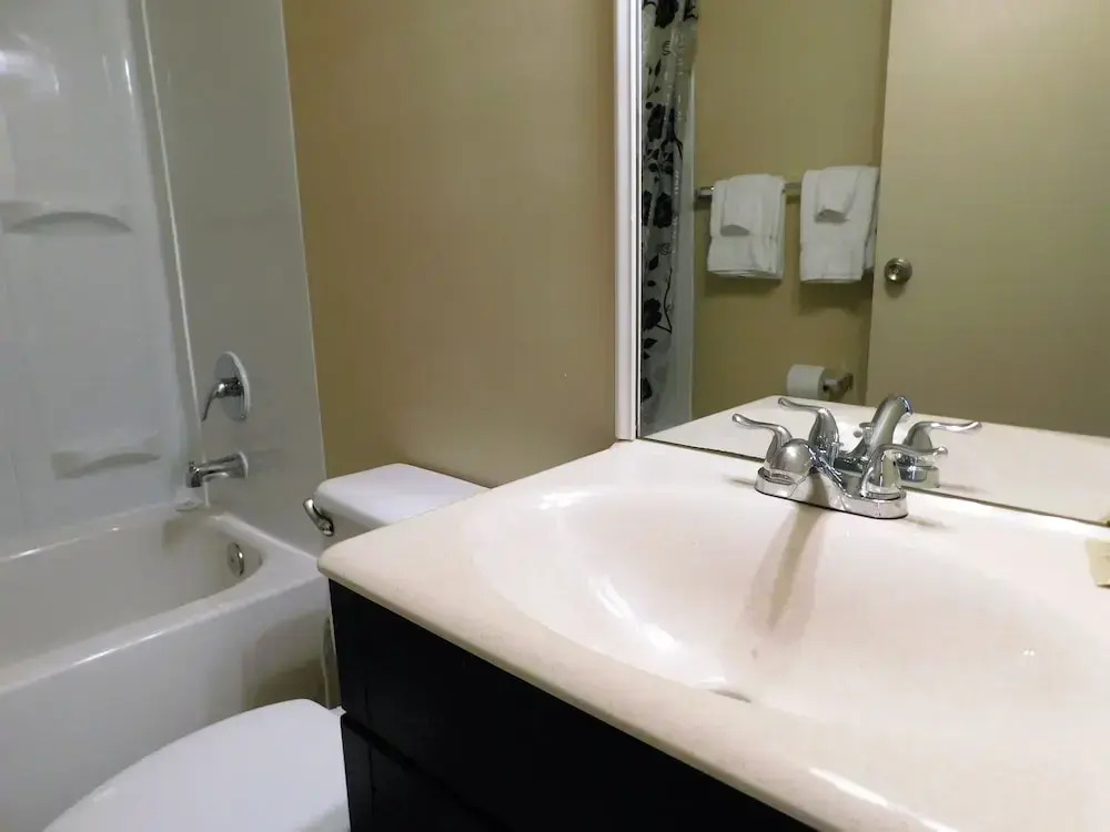 APM Inn and Suites