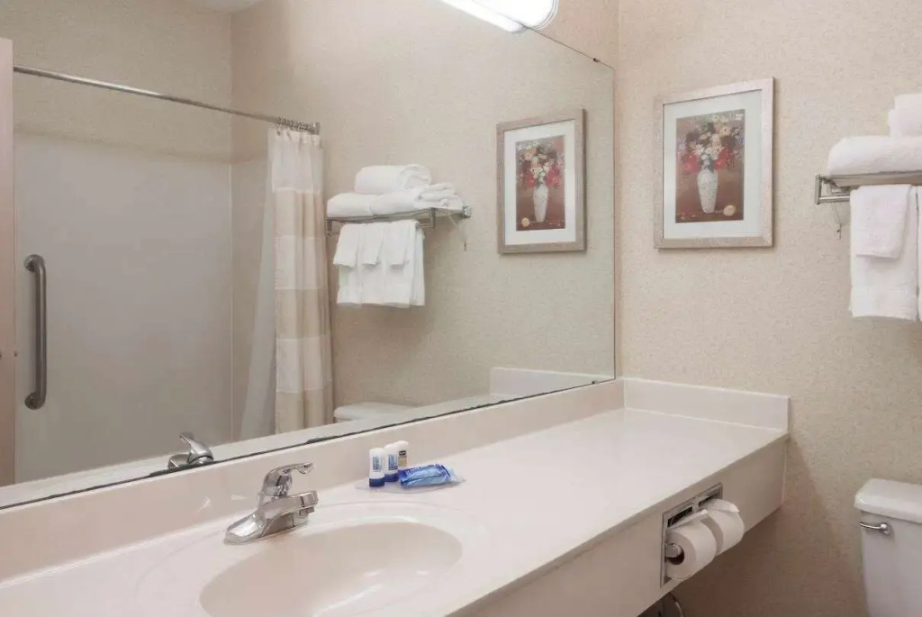 Baymont by Wyndham Coon Rapids